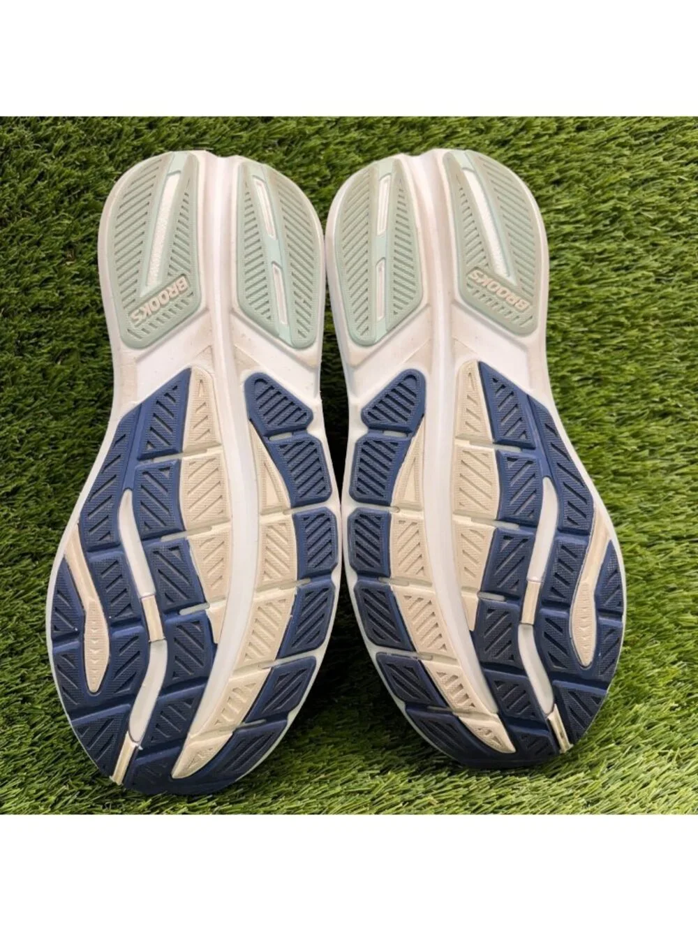 Brooks Ghost Max 3 Womens Size 10.5 Blue White Athletic Running Shoes Sneakers